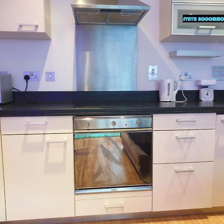 80S Retro 1Bed Studio Serviced Apartment Canary Wharf Perfect For Solo & Couple Travellers ลอนดอน ภายนอก รูปภาพ