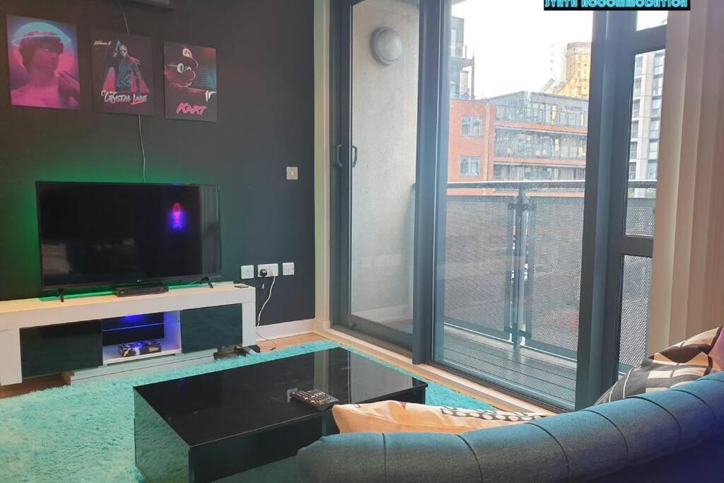 80S Retro 1Bed Studio Serviced Apartment Canary Wharf Perfect For Solo & Couple Travellers ลอนดอน ภายนอก รูปภาพ