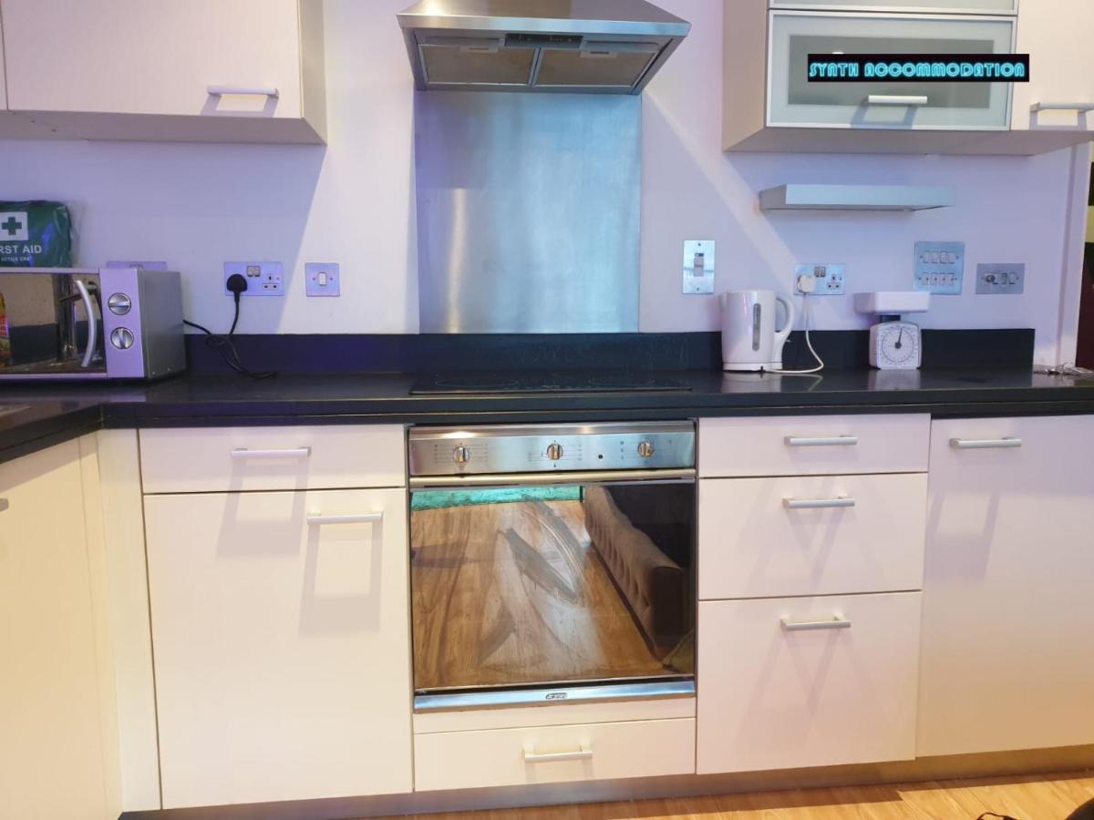 80S Retro 1Bed Studio Serviced Apartment Canary Wharf Perfect For Solo & Couple Travellers ลอนดอน ภายนอก รูปภาพ