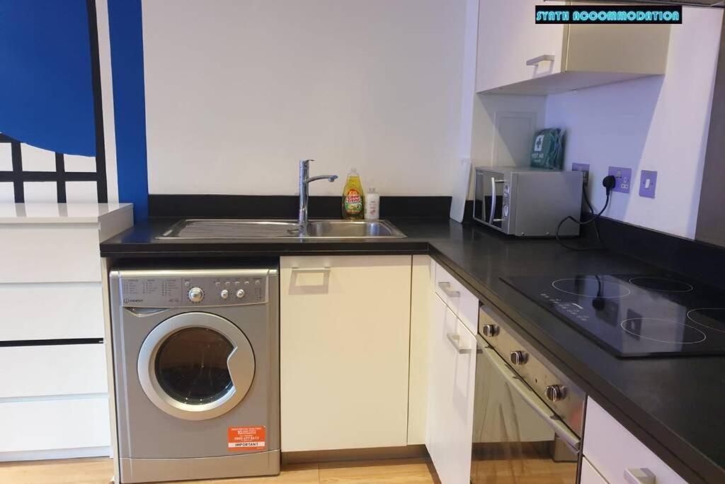 80S Retro 1Bed Studio Serviced Apartment Canary Wharf Perfect For Solo & Couple Travellers ลอนดอน ภายนอก รูปภาพ