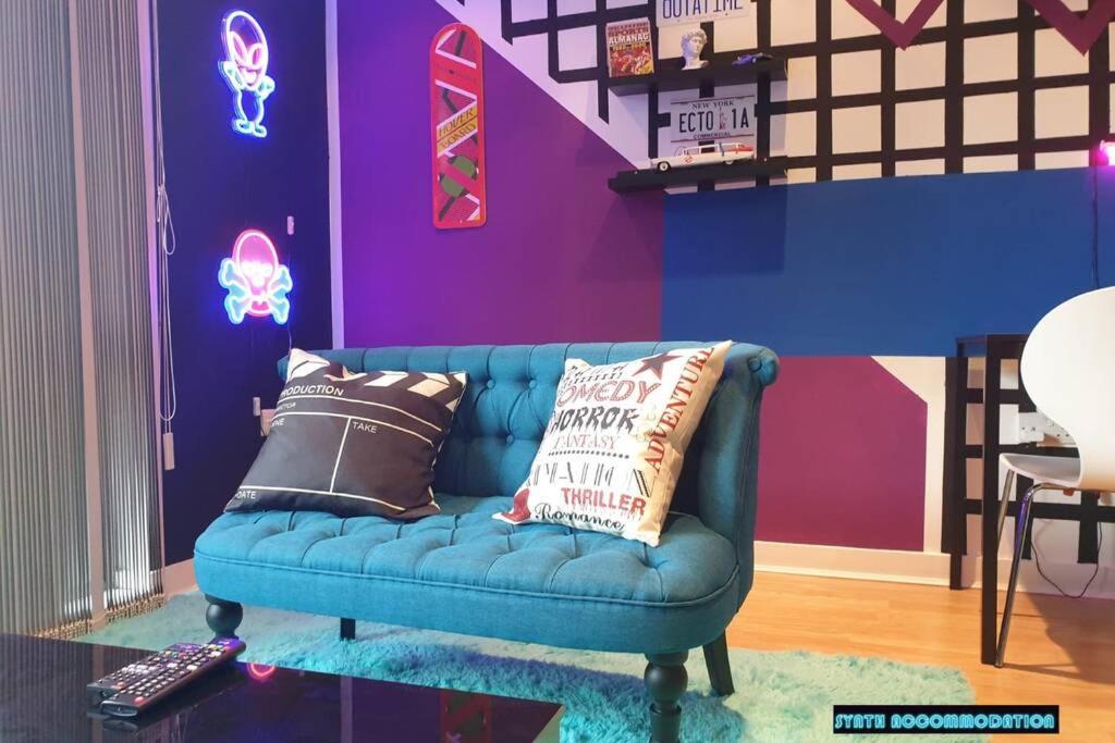 80S Retro 1Bed Studio Serviced Apartment Canary Wharf Perfect For Solo & Couple Travellers ลอนดอน ภายนอก รูปภาพ