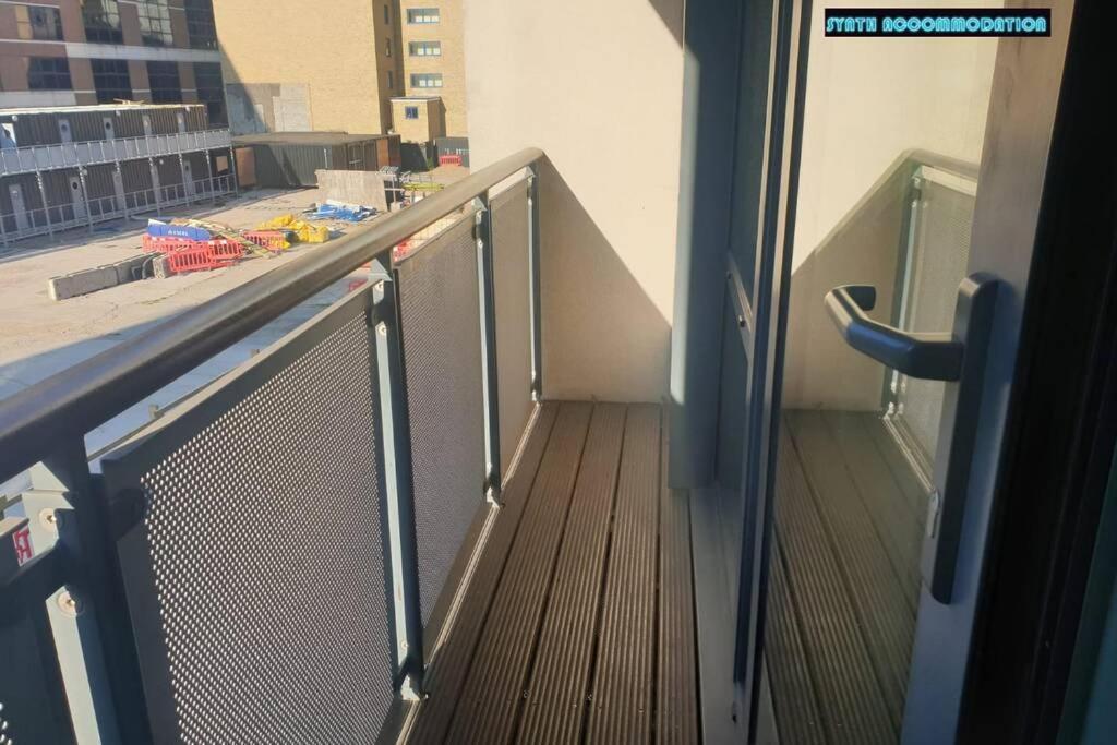 80S Retro 1Bed Studio Serviced Apartment Canary Wharf Perfect For Solo & Couple Travellers ลอนดอน ภายนอก รูปภาพ