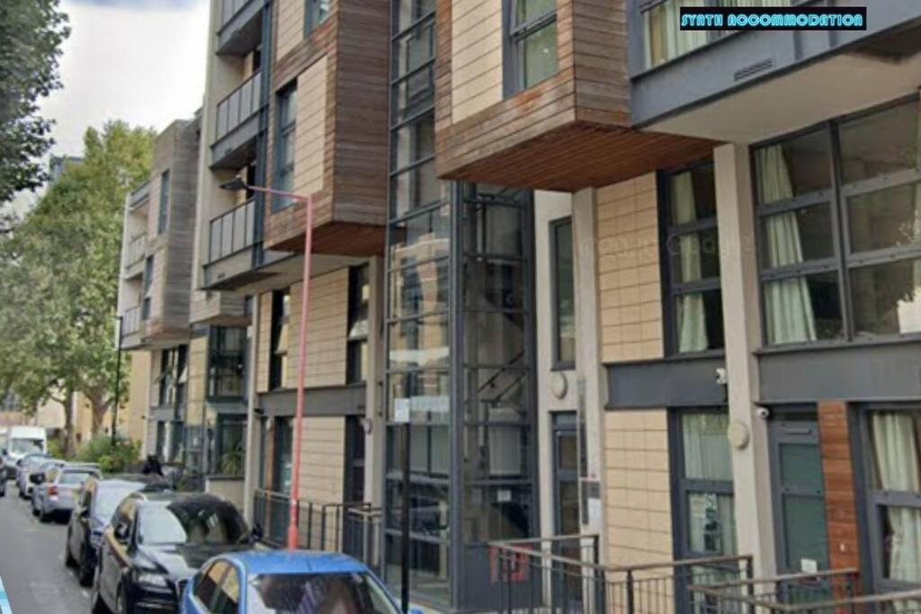 80S Retro 1Bed Studio Serviced Apartment Canary Wharf Perfect For Solo & Couple Travellers ลอนดอน ภายนอก รูปภาพ